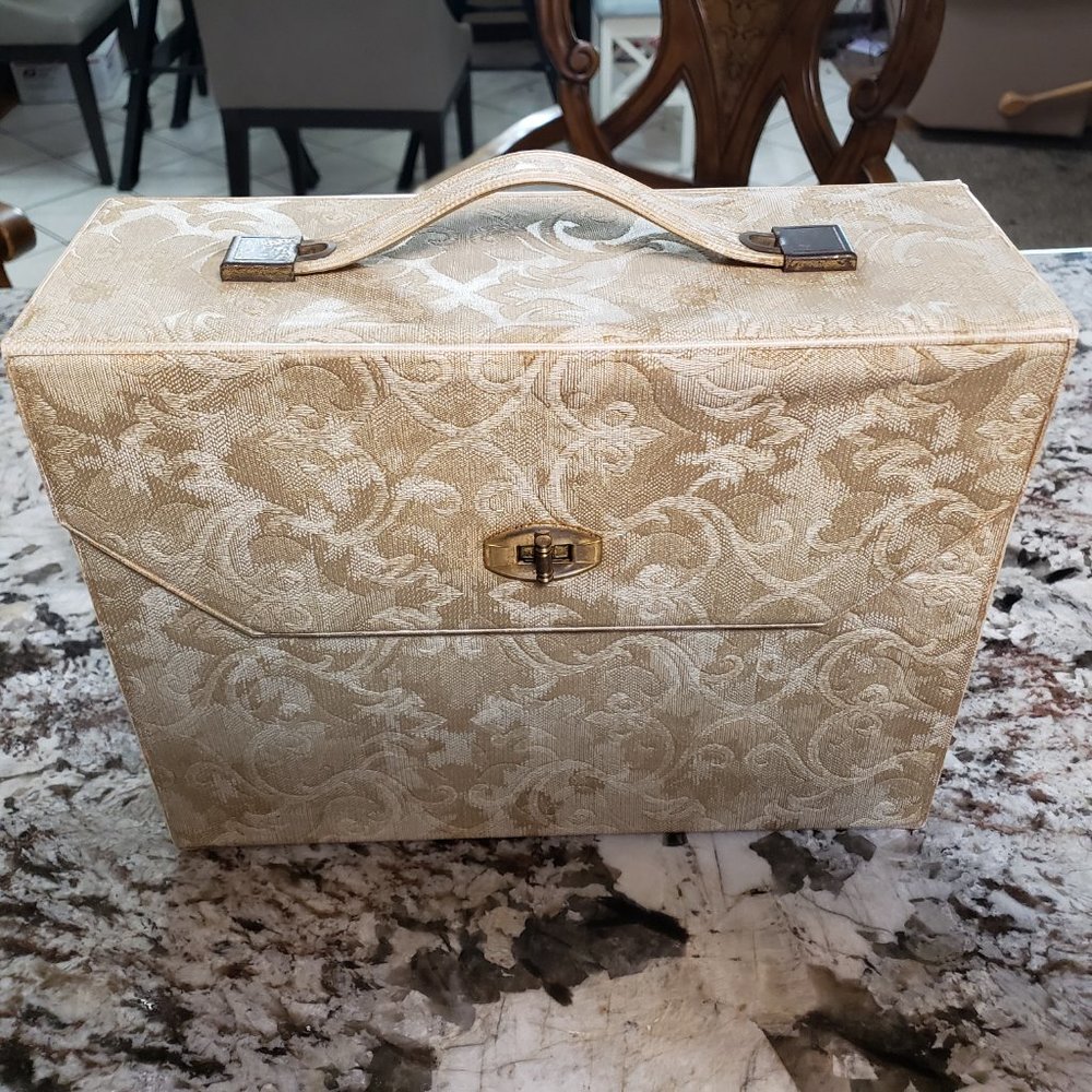 Vintage Viviane Woodard cosmetic carrying case large 12-in x9-in x 4-in clasp - Picture 9 of 15